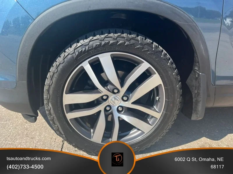 Used 2018 Blue Honda Touring Sport Utility 4D image 12