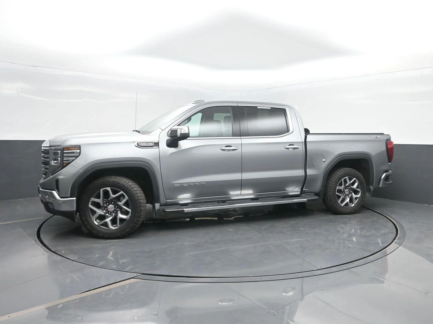 Used 2023 SILVER                    GMC  image 48