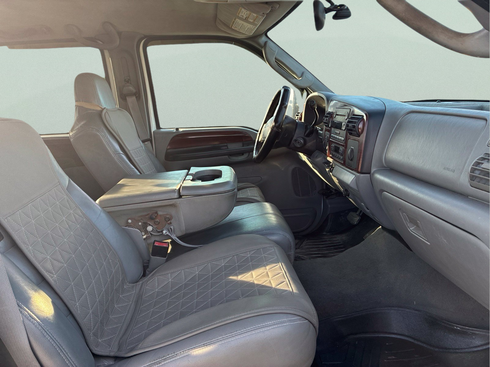 Used 2005 White Ford Lariat image 12