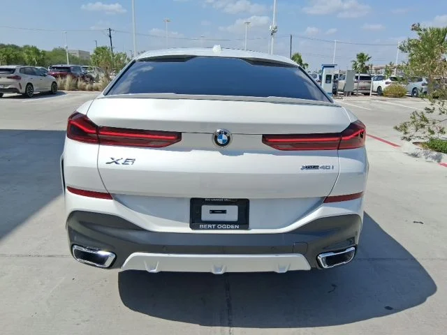 Used 2026 White BMW xDrive40i image 5