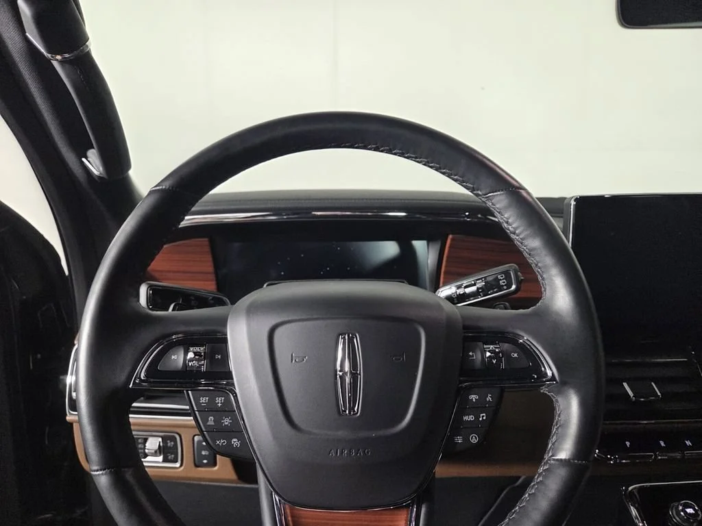 Used 2024 Black Metallic Lincoln Reserve image 13