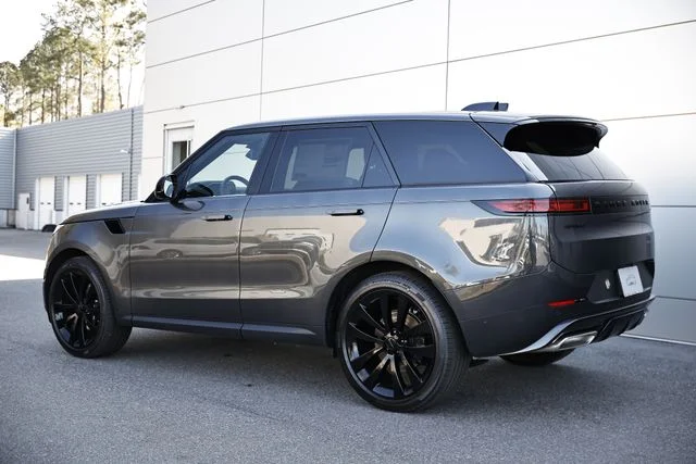 New 2026  Land Rover SE image 7