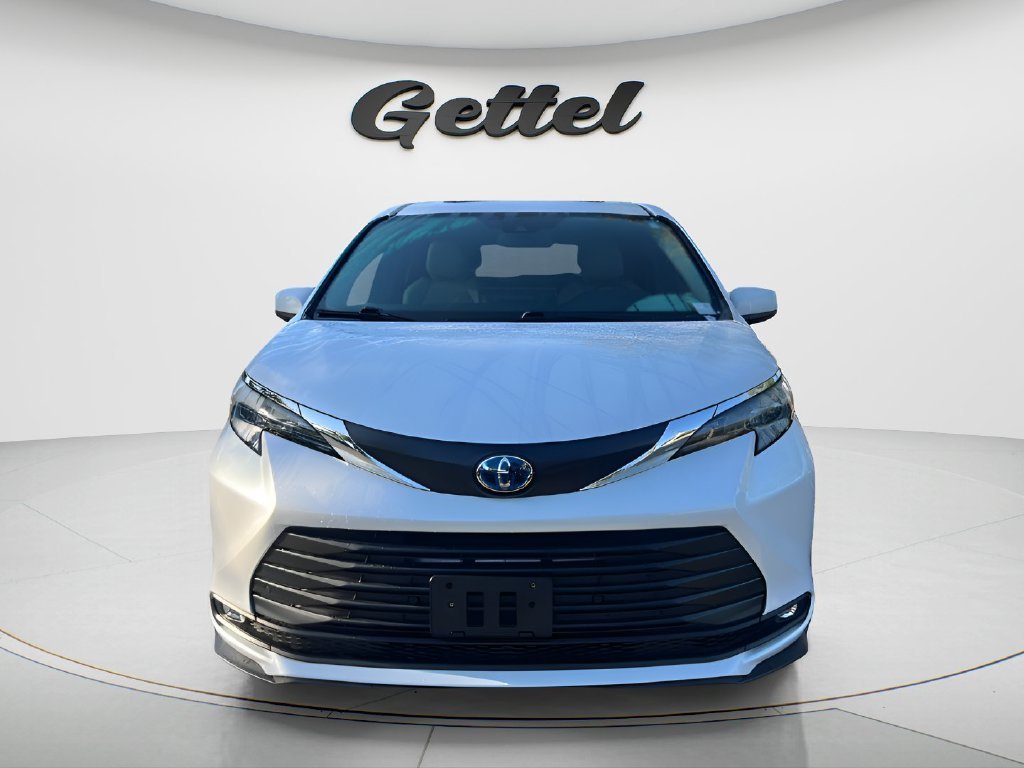 Used 2025 Beige Toyota XLE image 2