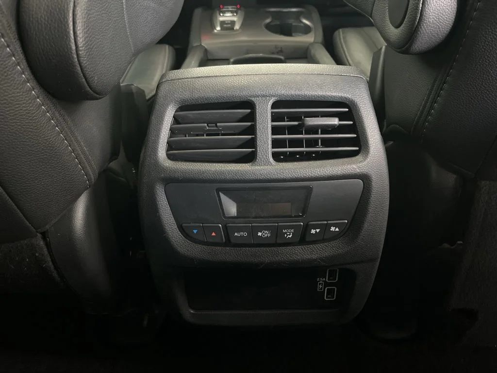 Used 2022 White Honda EX-L image 26