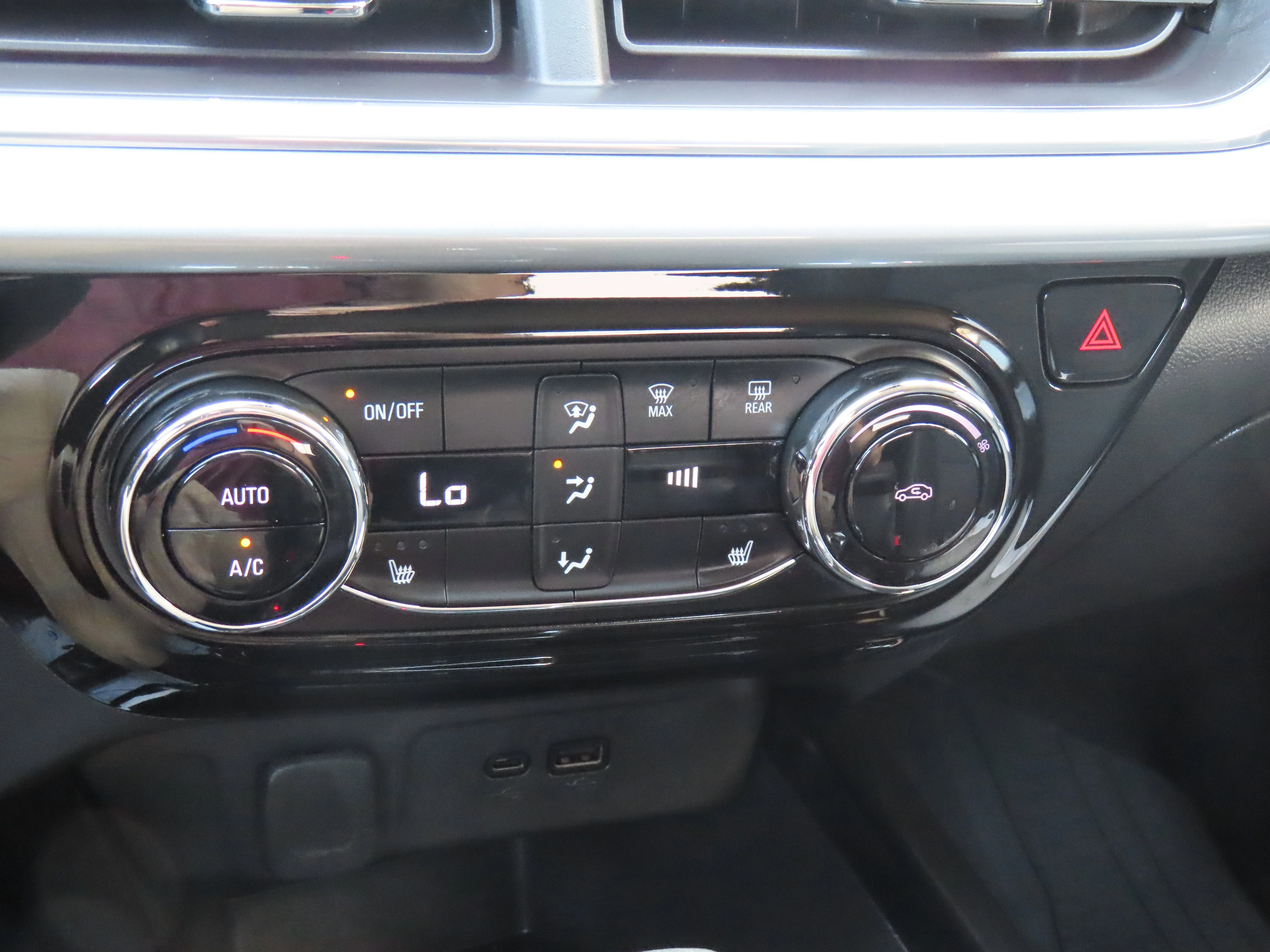 2024 Chevrolet Trax LT - Photo 19