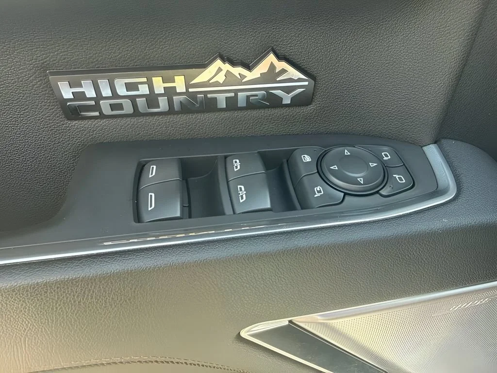 Used 2023 Iridescent Pearl Tricoat Chevrolet High Country image 27