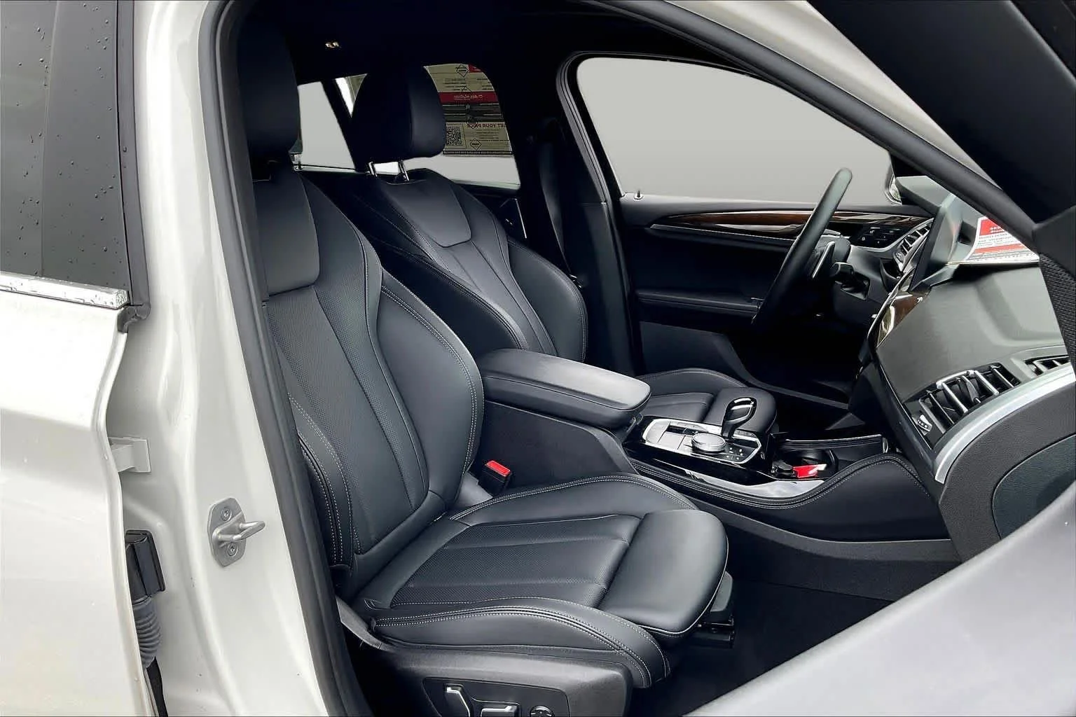 Used 2024 Alpine White BMW xDrive30i image 17