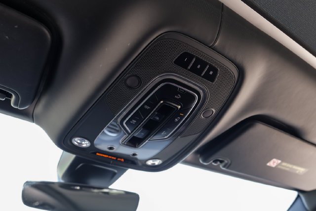 Used 2019 Black Crystal over Cricket Ball Bentley V8 image 30