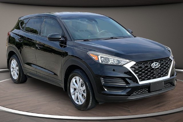 Used 2020 Black Hyundai SE image 9