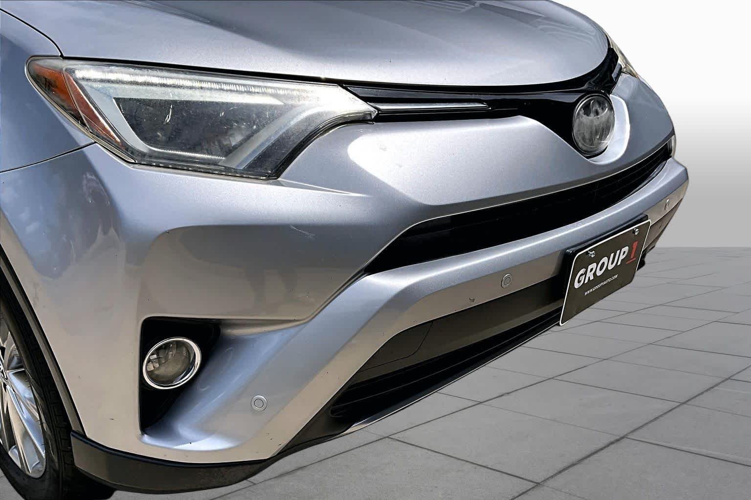 Used 2017 Silver Sky Metallic Toyota Limited image 30