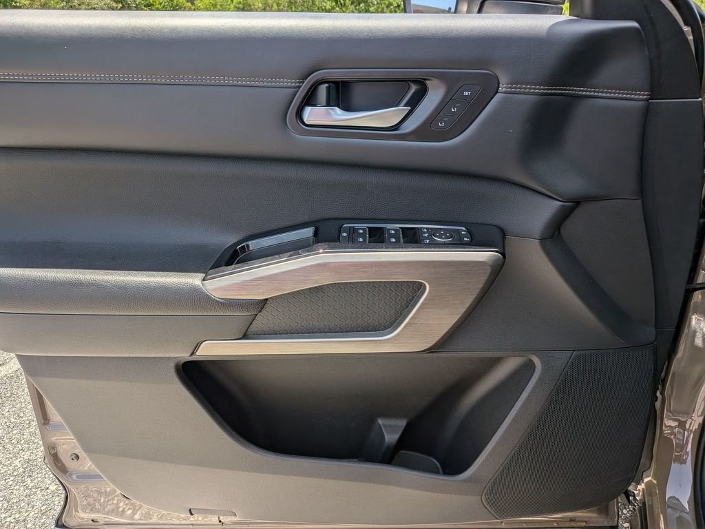 Used 2023 Black Nissan Platinum image 35
