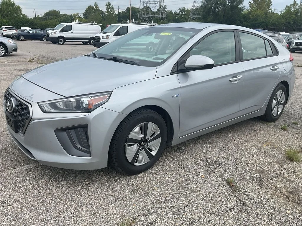 Used 2020 Silver Hyundai Blue image 6