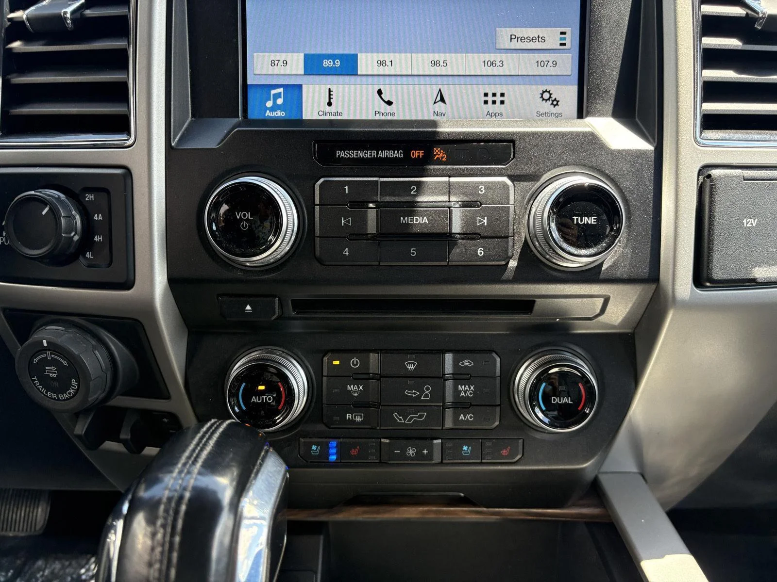 Used 2018 Magnetic Ford LARIAT image 16