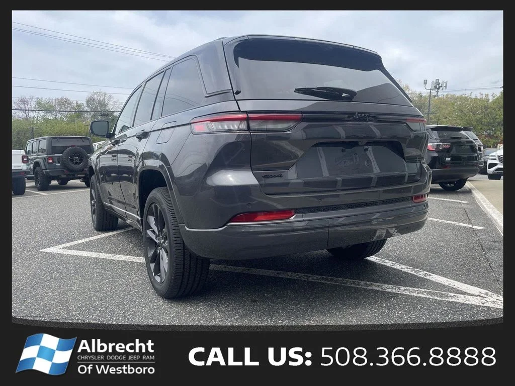 New 2026 Baltic Gray Metallic Clear-Coat Exterior Paint Jeep Limited Reserve image 3