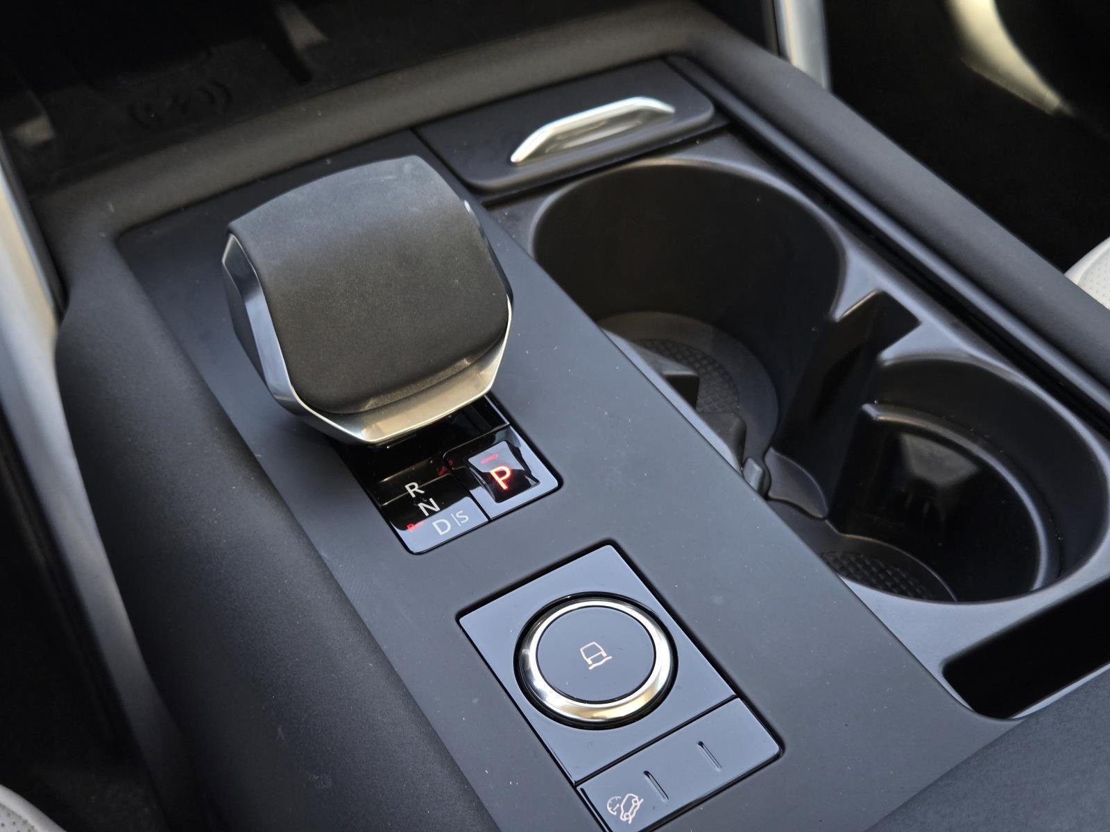 Used 2025 Santorini Black Metallic Land Rover S image 23