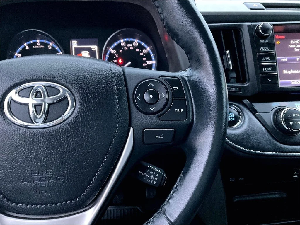 Used 2018 Black Currant Toyota XLE image 22