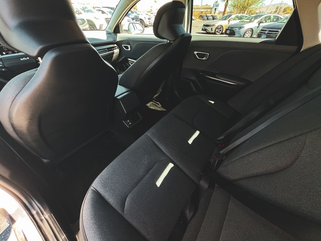 Used 2025 White Kia LXS image 18