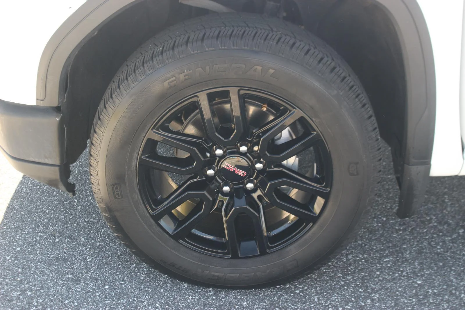 Used 2023 Summit White GMC Elevation image 40