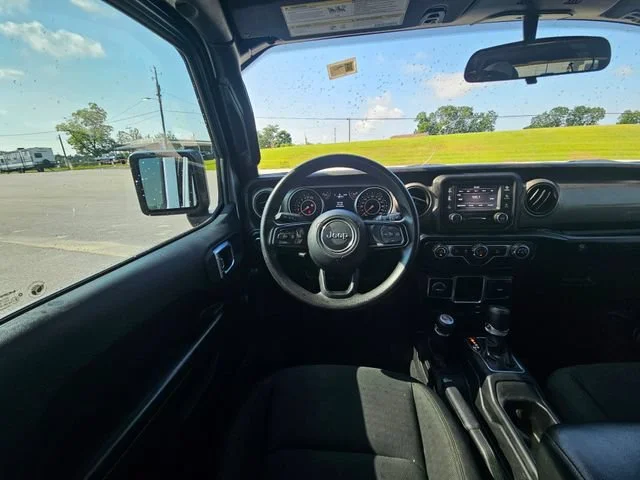 Used 2021 Silver Jeep Unlimited Sport image 13