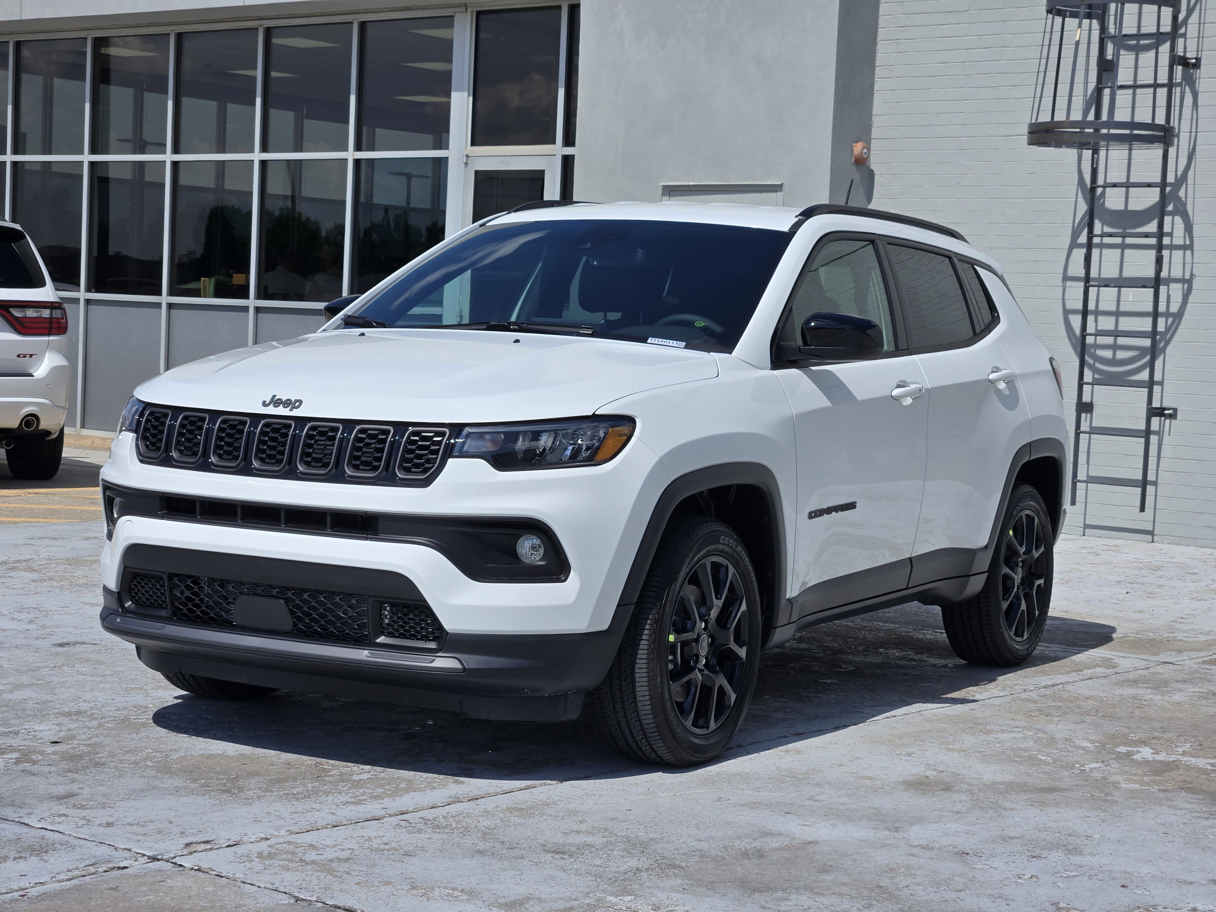 New 2026 Bright White Clear-Coat Exterior Paint Jeep Latitude Altitude image 2