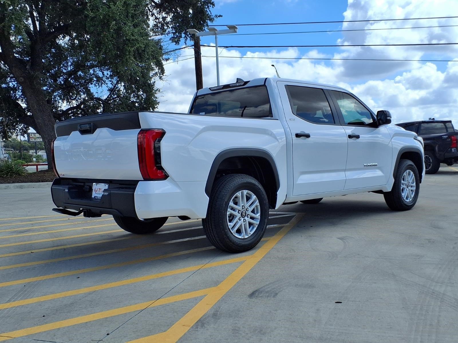 New 2026 Ice Cap Toyota SR5 image 5