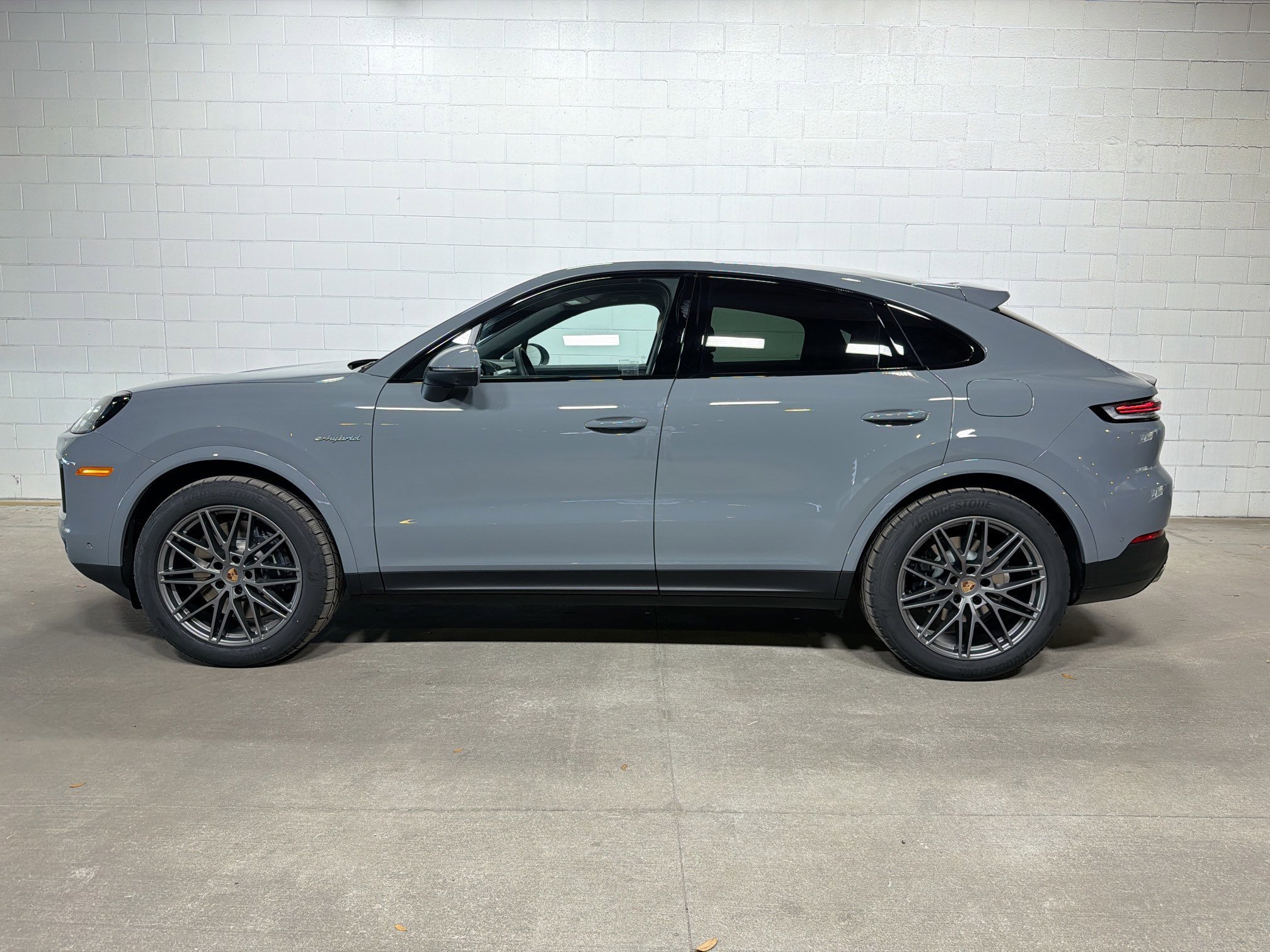 New 2026 Arctic Grey Porsche E-Hybrid image 2