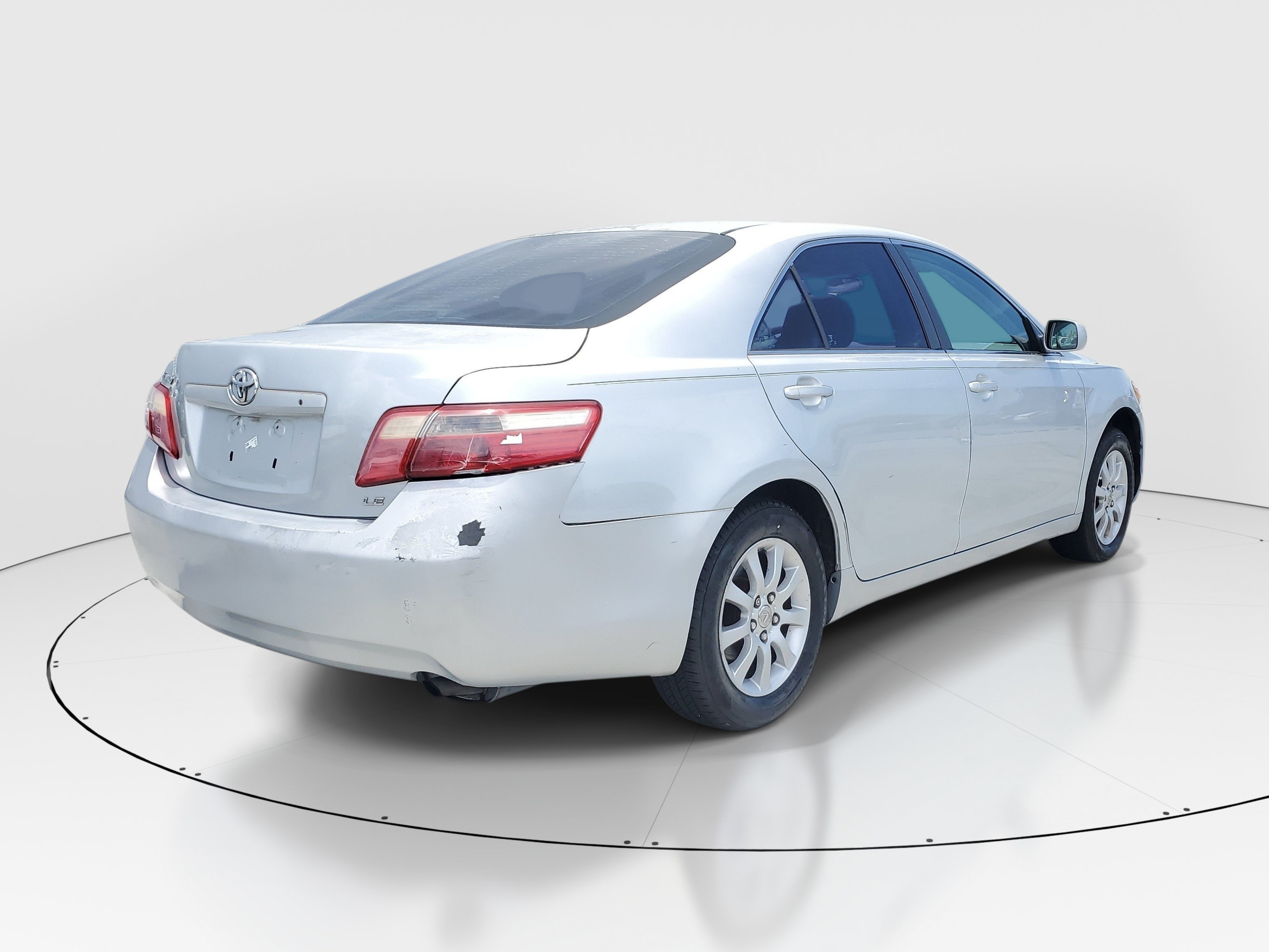 Used 2007 Silver Toyota LE image 6