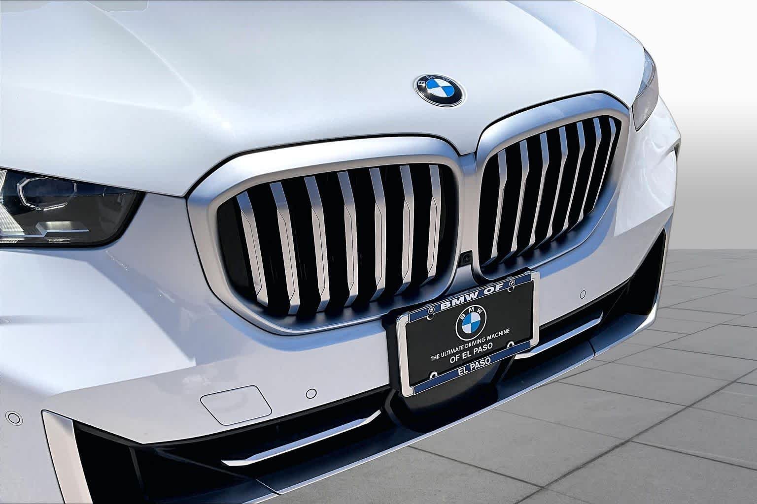 Used 2025 Mineral White Metallic BMW sDrive40i image 29