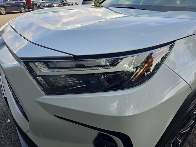 Used 2023 Beige Toyota XLE Premium image 31