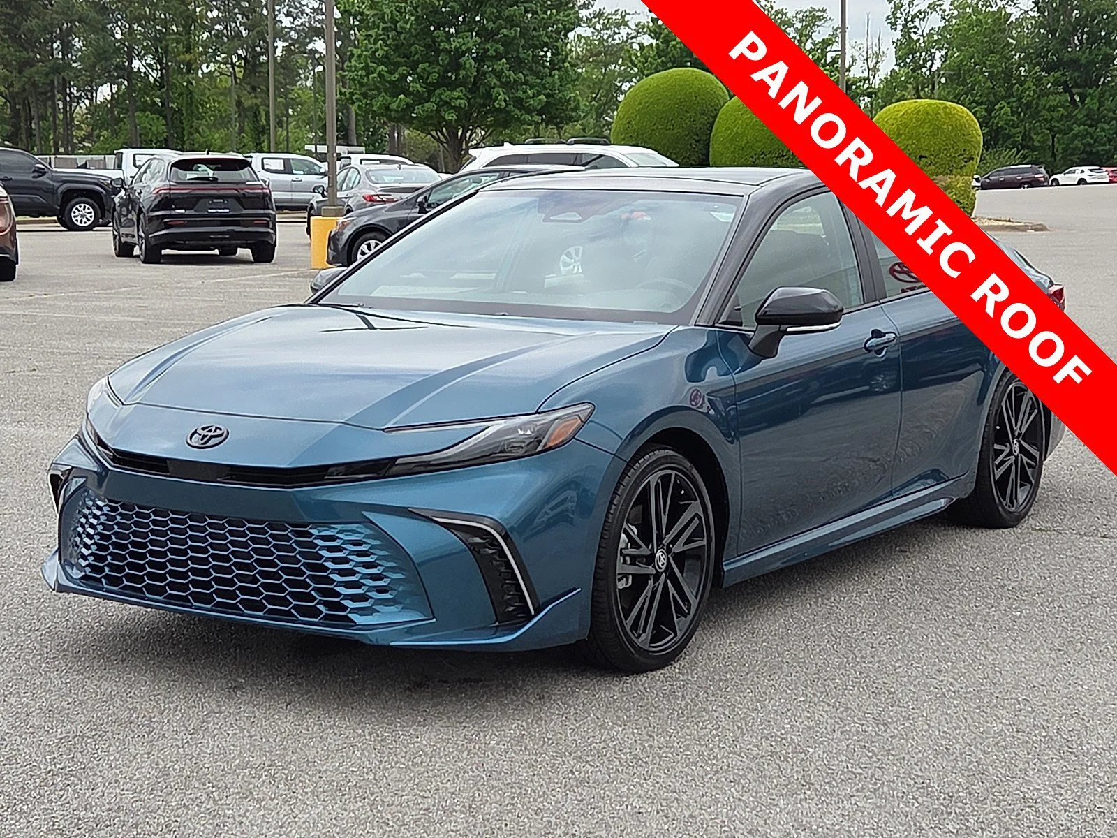 Used 2025 Ocean Gem/Midnight Black Metallic Toyota XSE image 2
