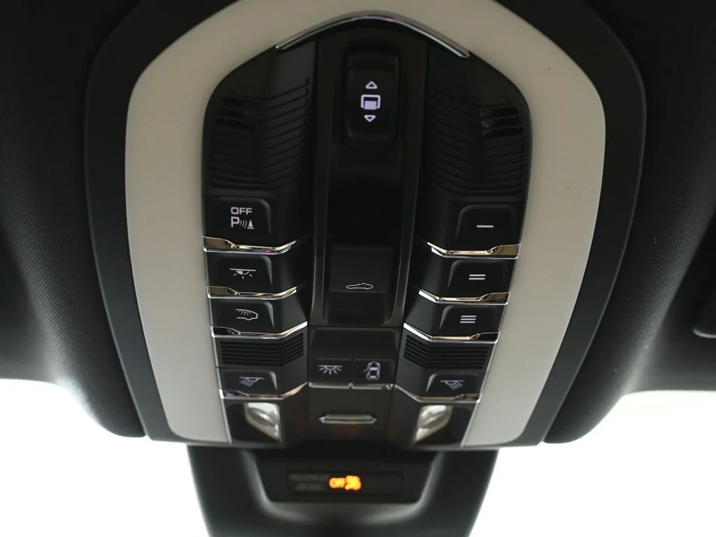 2026 Porsche Macan T - Photo 21