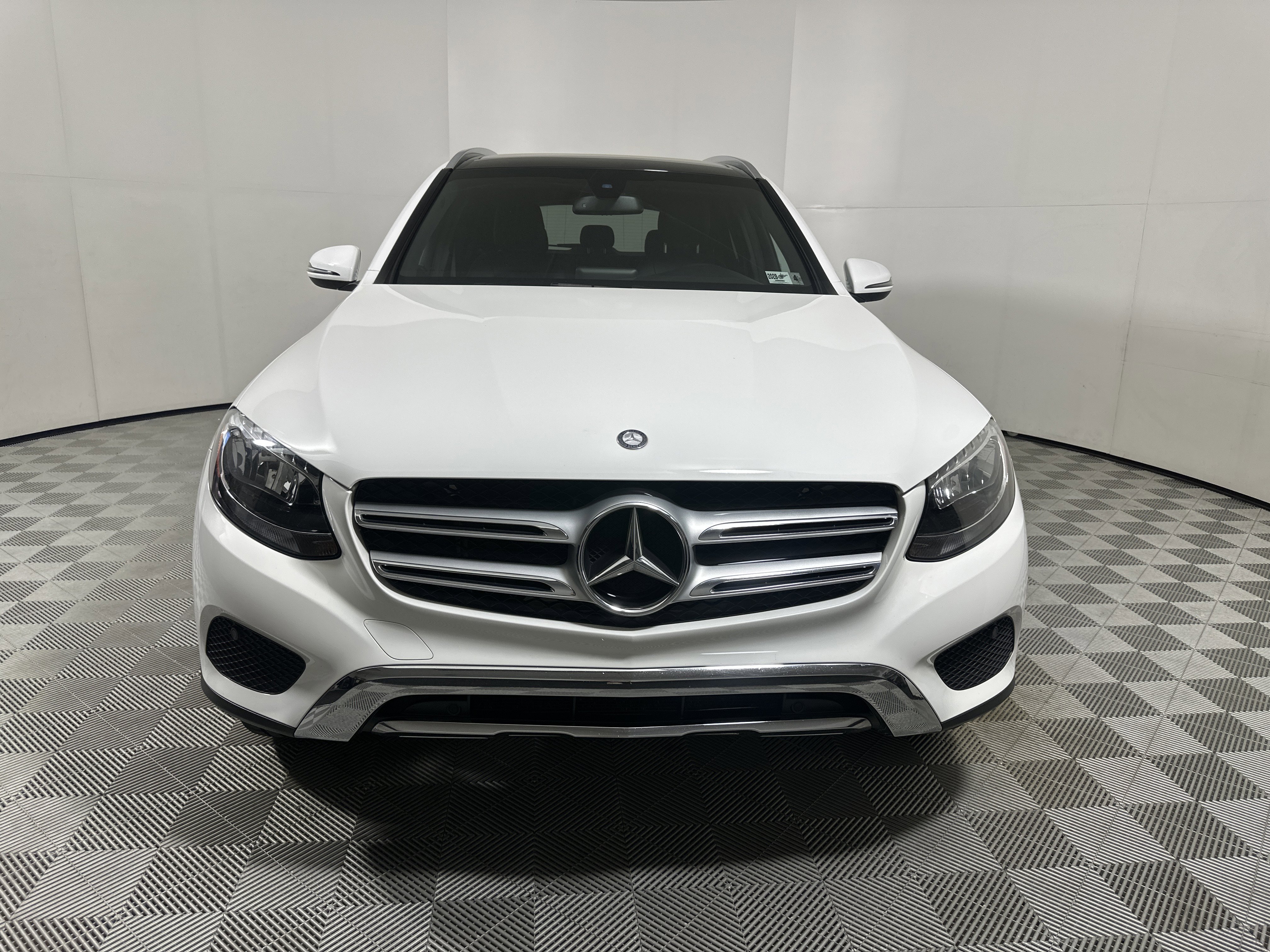 Used 2017 Polar White Mercedes-Benz GLC 300 image 2