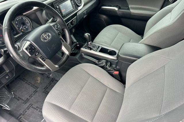 Used 2019 White Toyota SR5 image 11