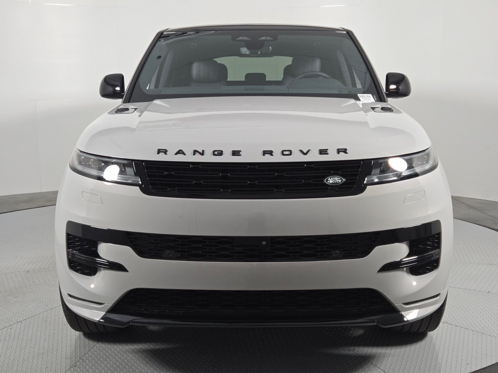 New 2026 Borasco Grey Land Rover Dynamic SE image 8