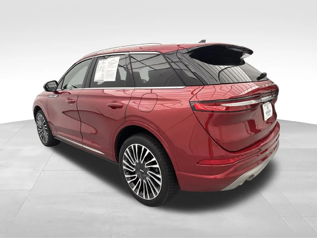 Used 2022 Red Lincoln Standard image 4