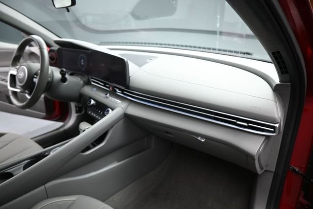 Used 2025 Red Hyundai SEL Convenience image 24