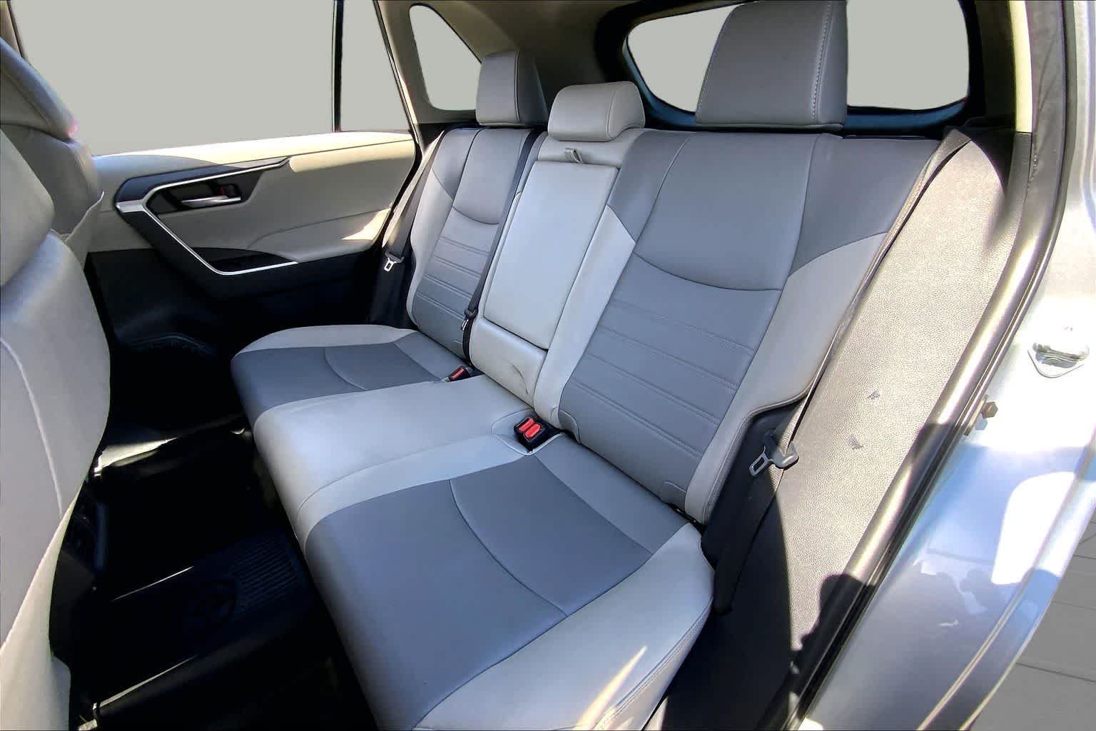Used 2024 Silver Sky Metallic Toyota XLE Premium image 20
