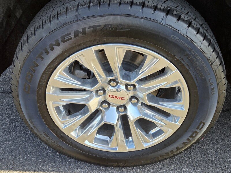 Used 2025 Black GMC Denali image 10
