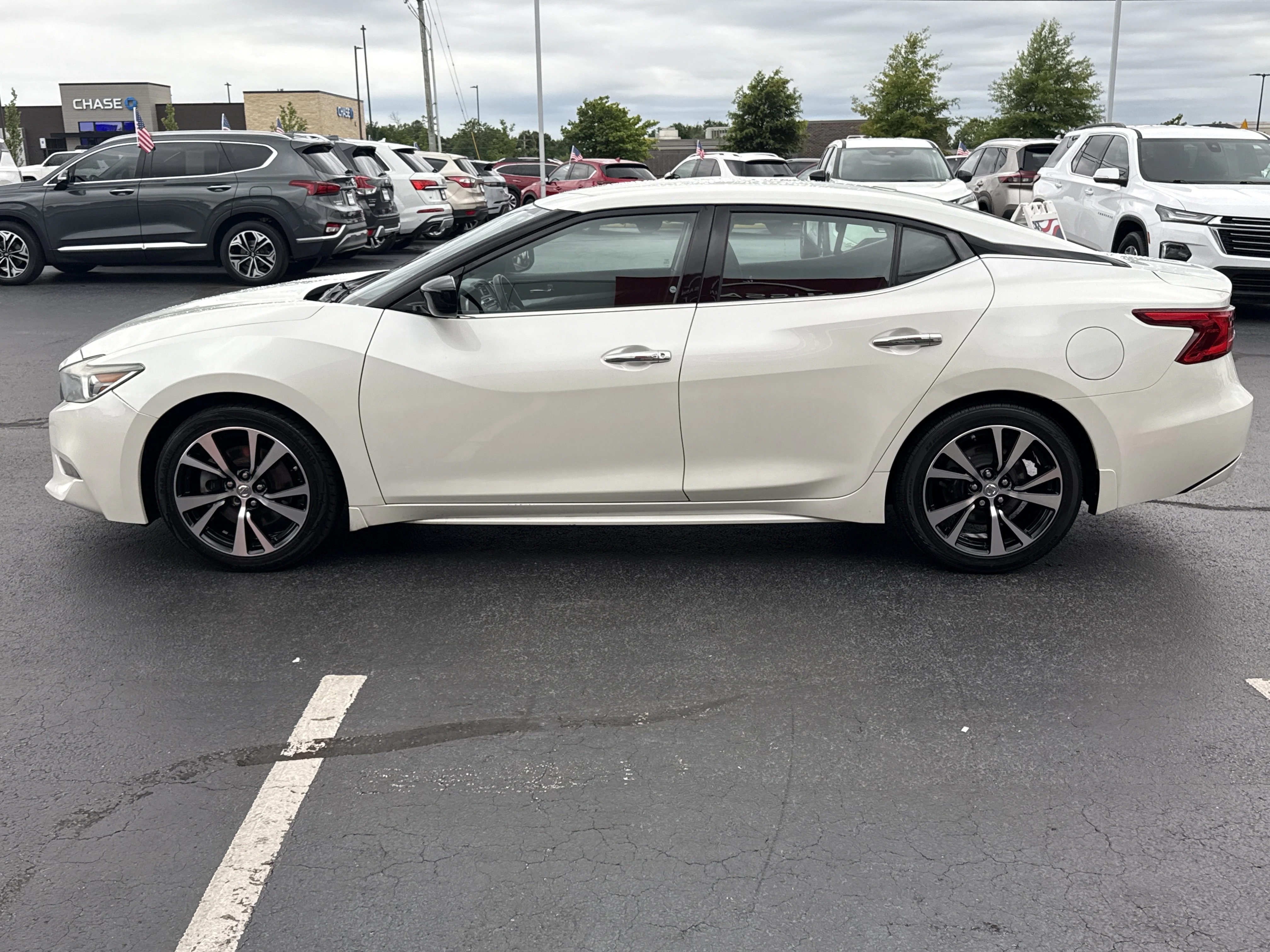Used 2018 Pearl White Nissan S image 10