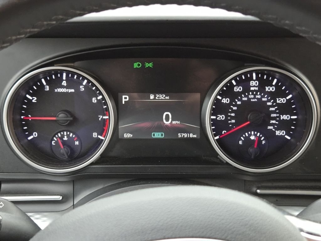 Used 2024 Snow White Pearl Kia LX image 31