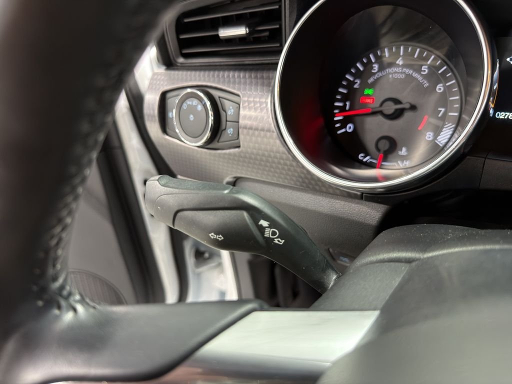 Used 2018 Oxford White Ford GT image 27