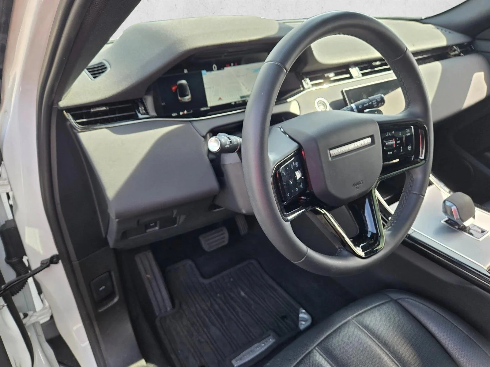 Used 2024 White Land Rover Core S image 8