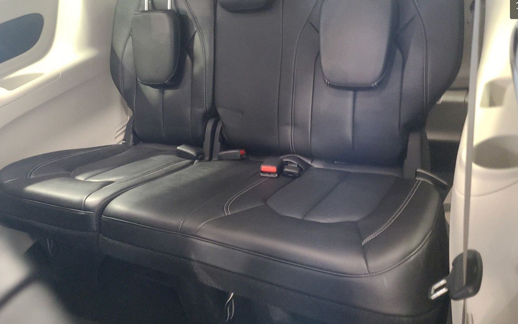 Used 2023 Bright White Clearcoat Chrysler Touring L image 8