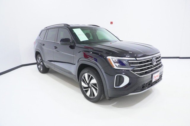 Used 2024 BLACK Volkswagen 2.0T SE w/Technology image 3