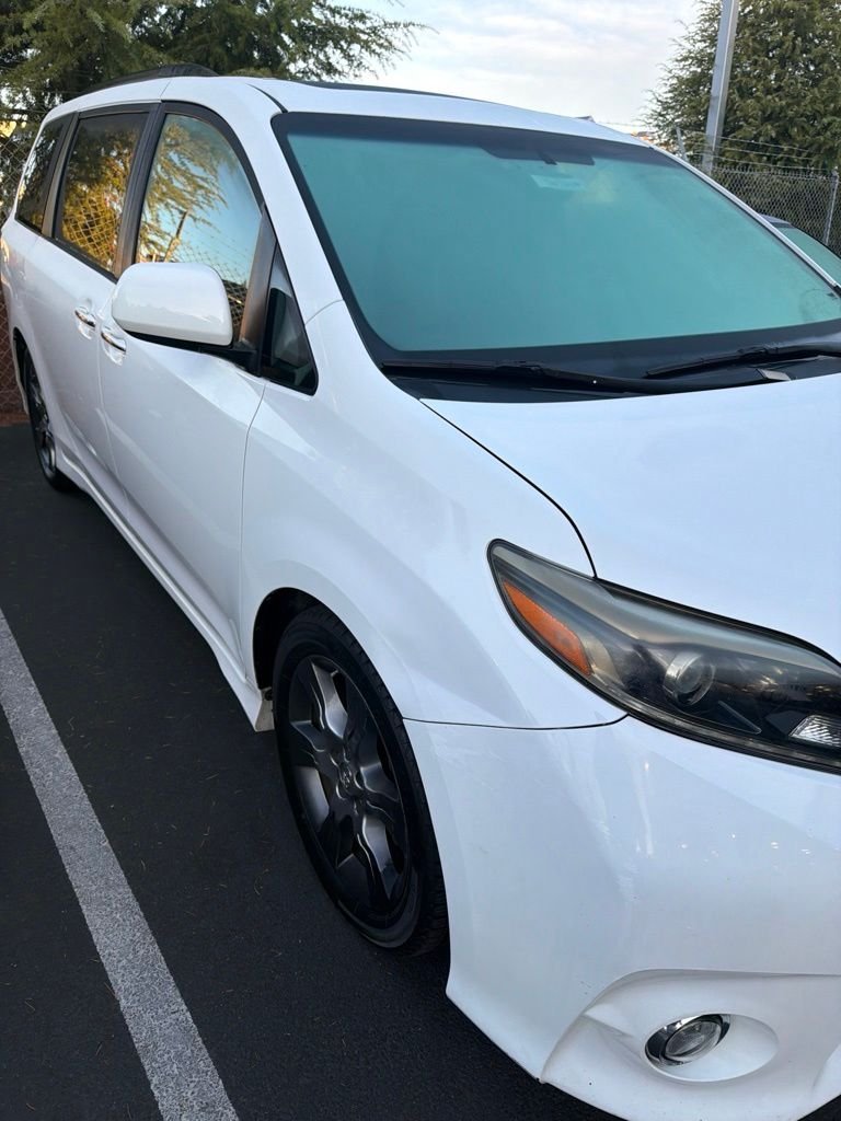 Used 2015 Super White Toyota SE Premium image 3
