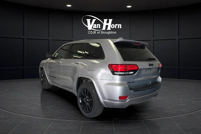 Used 2017 Billet Silver Metallic Jeep Altitude image 5