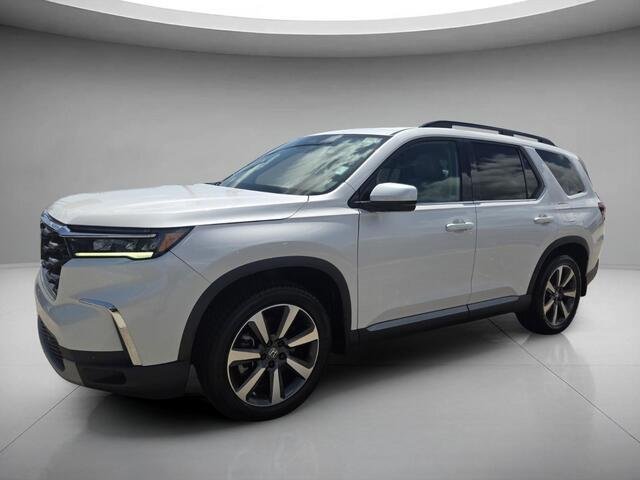 Used 2025 Platinum White Pearl Honda Touring image 9