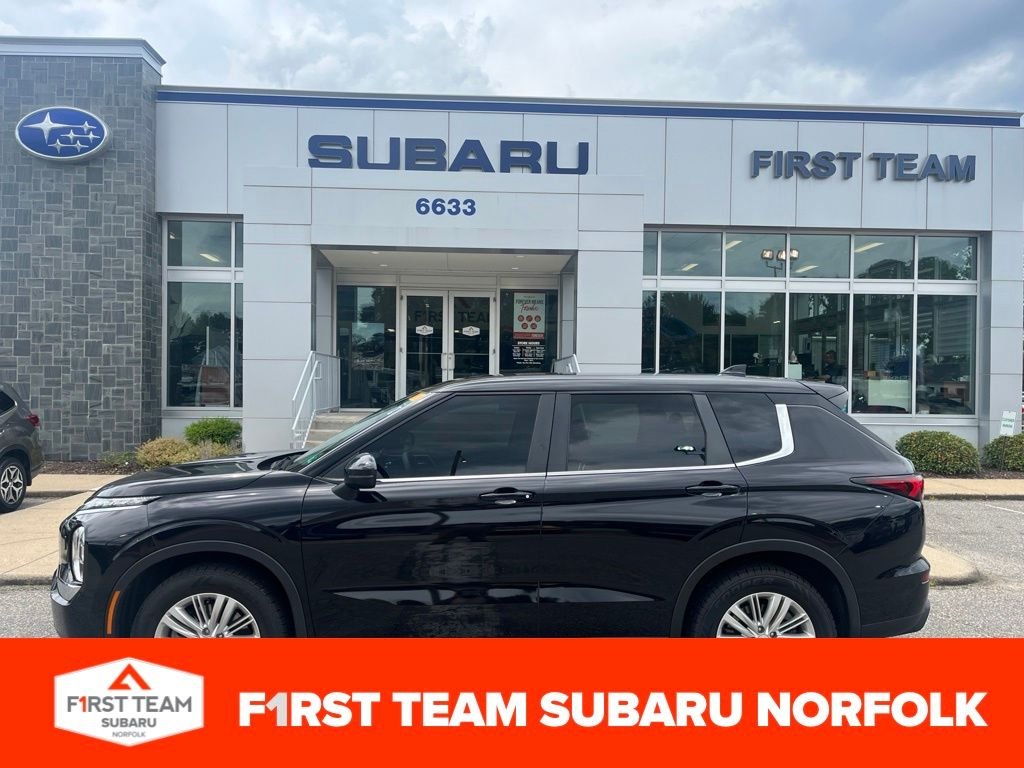 2024 Mitsubishi Outlander ES S-AWC's photo