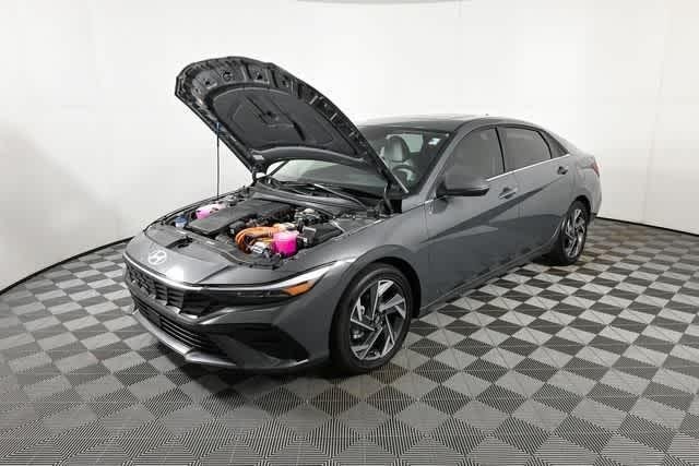 2025 Hyundai Elantra Limited - Photo 30
