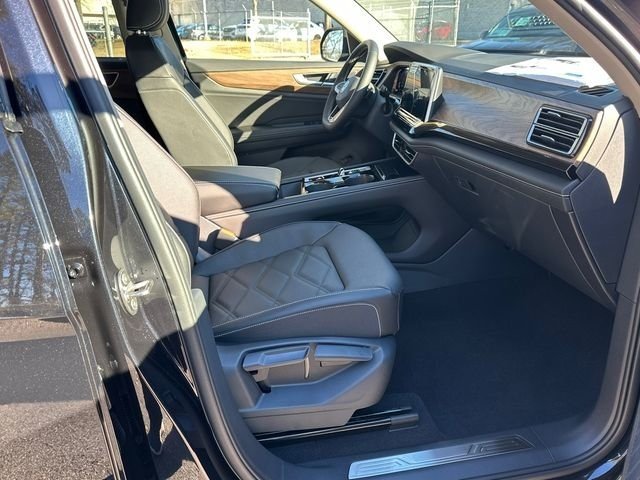 New 2026 Deep Black Pearl Volkswagen 2.0T SE W/TECHNOLOGY image 13